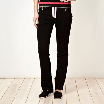 Black jogging bottoms                                                                                                           