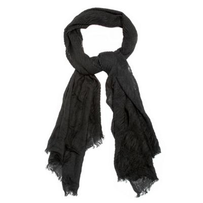 Black crinkled woven scarf