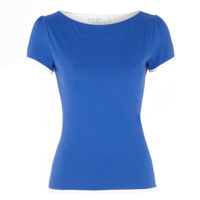 Blue short-sleeve t-shirt