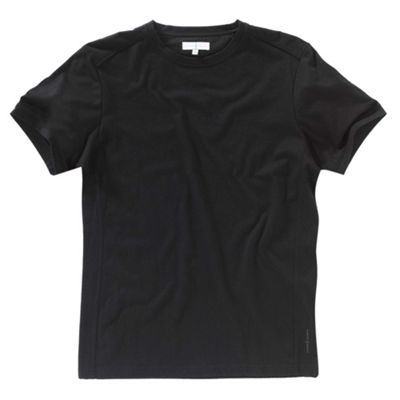 Black crew neck t-shirt