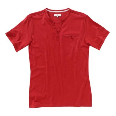 Red y-neck peached t-shirt