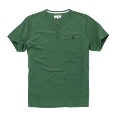 Bright green peached y-neck t-shirt