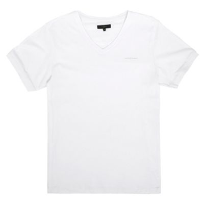 White v-neck t-shirt