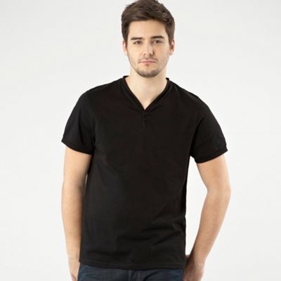 Black essential y-neck t-shirt