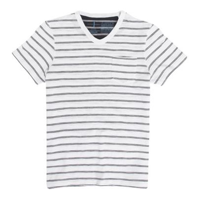 White fine striped v-neck t-shirt