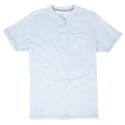 Blue y-neck t-shirt