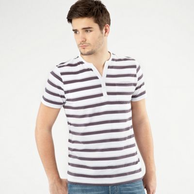 White notch neck t-shirt