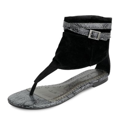 stylish cuff bar shoes
