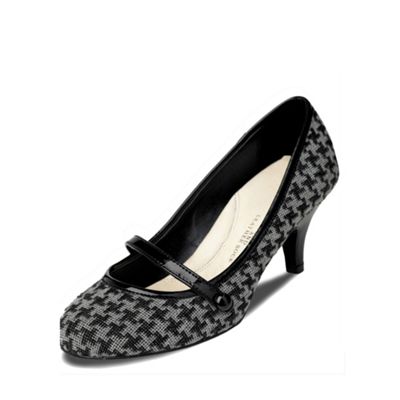 Black & white kitten heel court shoes