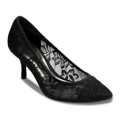 Black lace pointed court shoe