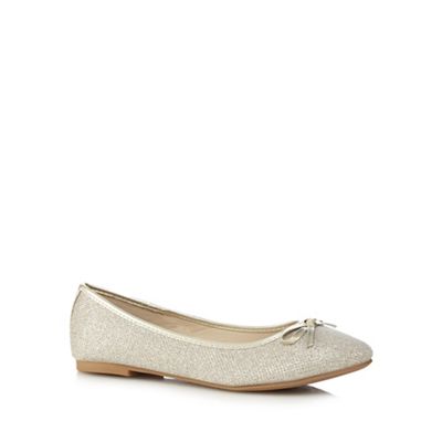 pointed toe cut out flats