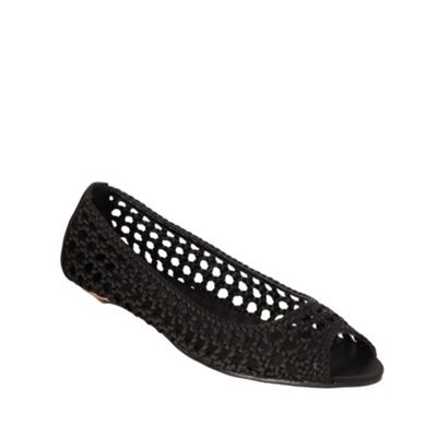 Black woven mini wedge pumps