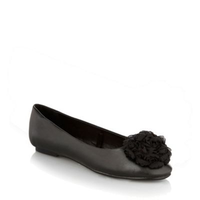 Black mesh flower corsage pumps