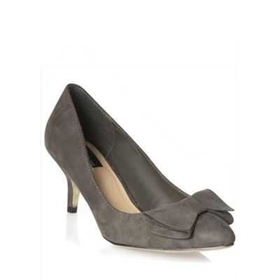 Grey bow trim mid-heel shoes