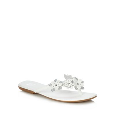 White applique flower flip flops                                                                                                