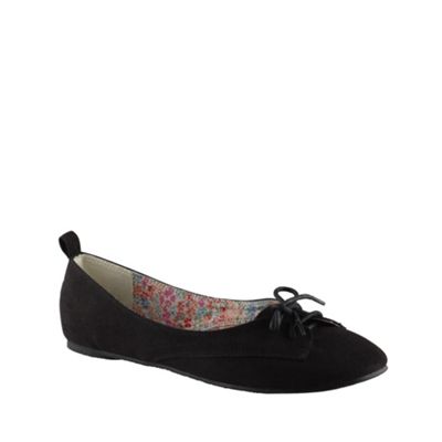 Black laced round toed pumps