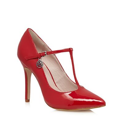 red pointed court shoes