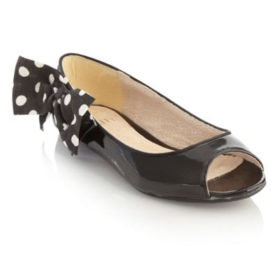 Black peep toe patent pumps                                                                                                     