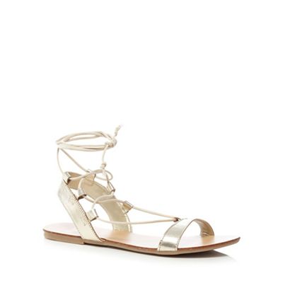 http://debenhams.scene7.com/is/image/Debenhams/053010642420?$PSPNew$
