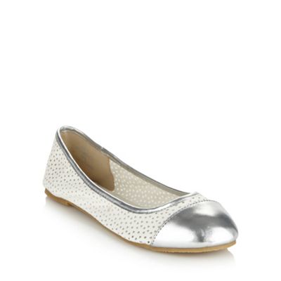 White cutwork pumps                                                                                                             