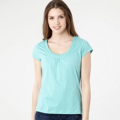 Aqua scalloped crochet trim t-shirt