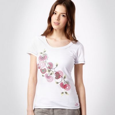 White trailing flower print t-shirt