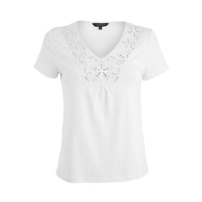 Casual Collection White flower cutout t-shirt