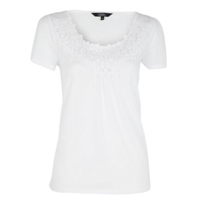 White embroidered flower t-shirt