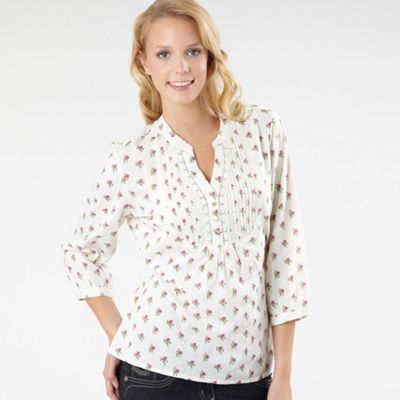 Casual Collection White floral print and crochet blouse