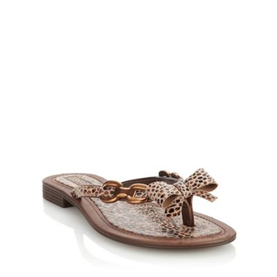 Brown Chain And Bow Detailed Flip Flops                                                                                         