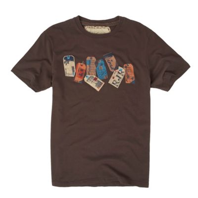Brown tag graphic t-shirt