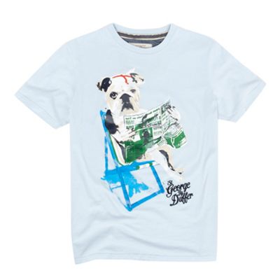 Pale blue Bulldog in a deckchair t-shirt