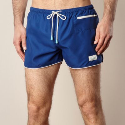 Dark blue contrasting trimmed board shorts                                                                                      