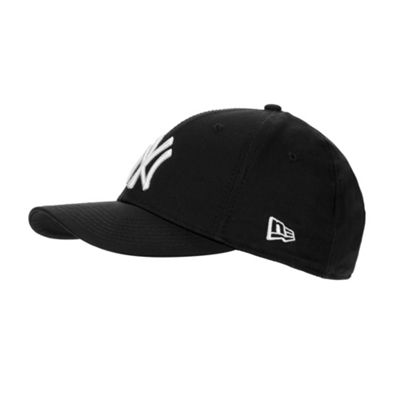Black New York Yankees baseball cap