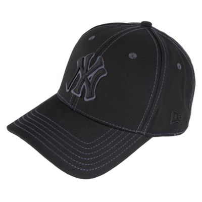 Black baseball cap