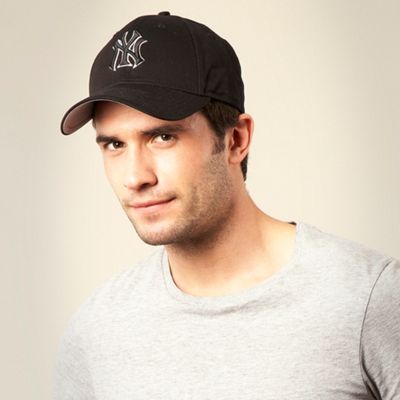 Black structured logo baseball cap