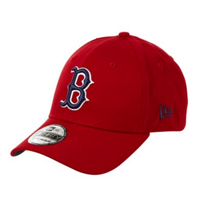 Red 'Boston Red Sox' cap                                                                                                        