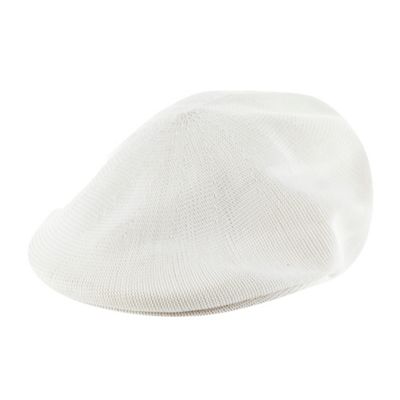 White flat bowling cap                                                                                                          