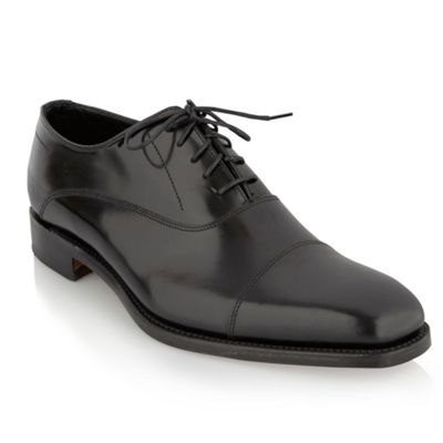 Black Cagney toe cap shoes