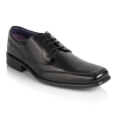 Black Dressy Shoes on Black Pointed Formal Shoes