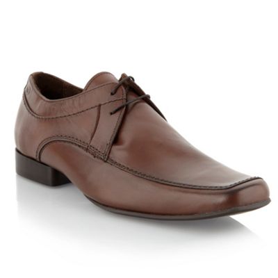 Brown poker leather shoes