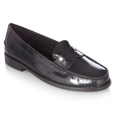 Black coated leather loafers                                                                                                    