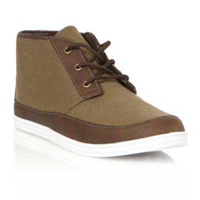 Green canvas chukka boots                                                                                                       