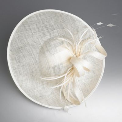 Cream saucer & feather fascinator