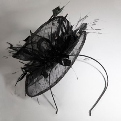 Black arrow feather fascinator