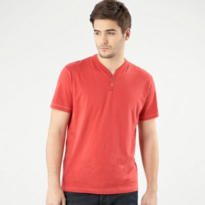 Red y-neck t-shirt