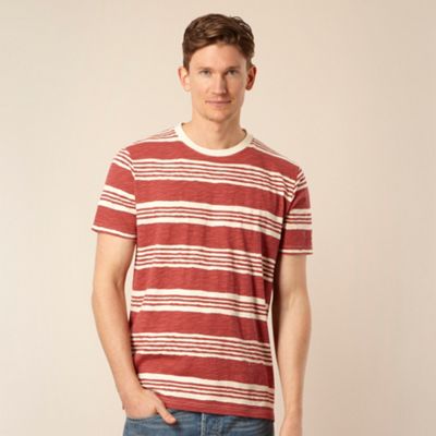 Dark red stripe clustered t-shirt                                                                                               