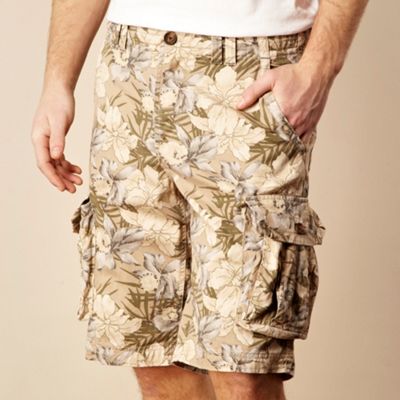 Brown floral cargo shorts                                                                                                       