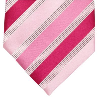 White stripe tie                                                                                                                