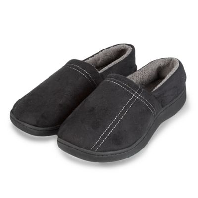 Black cushioned carpet slippers